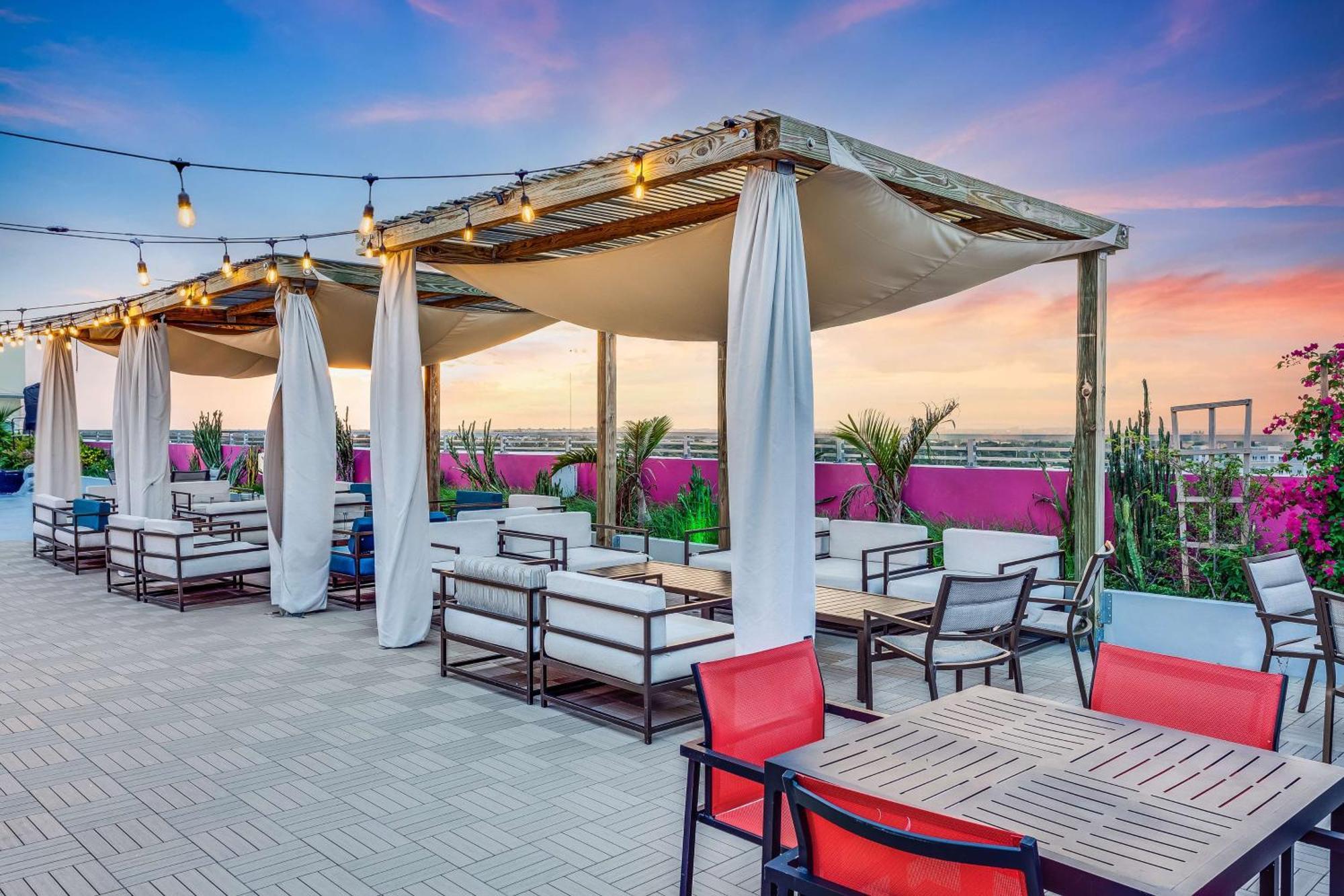 Serena Hotel Aventura Miami, Tapestry Collection By Hilton Luaran gambar