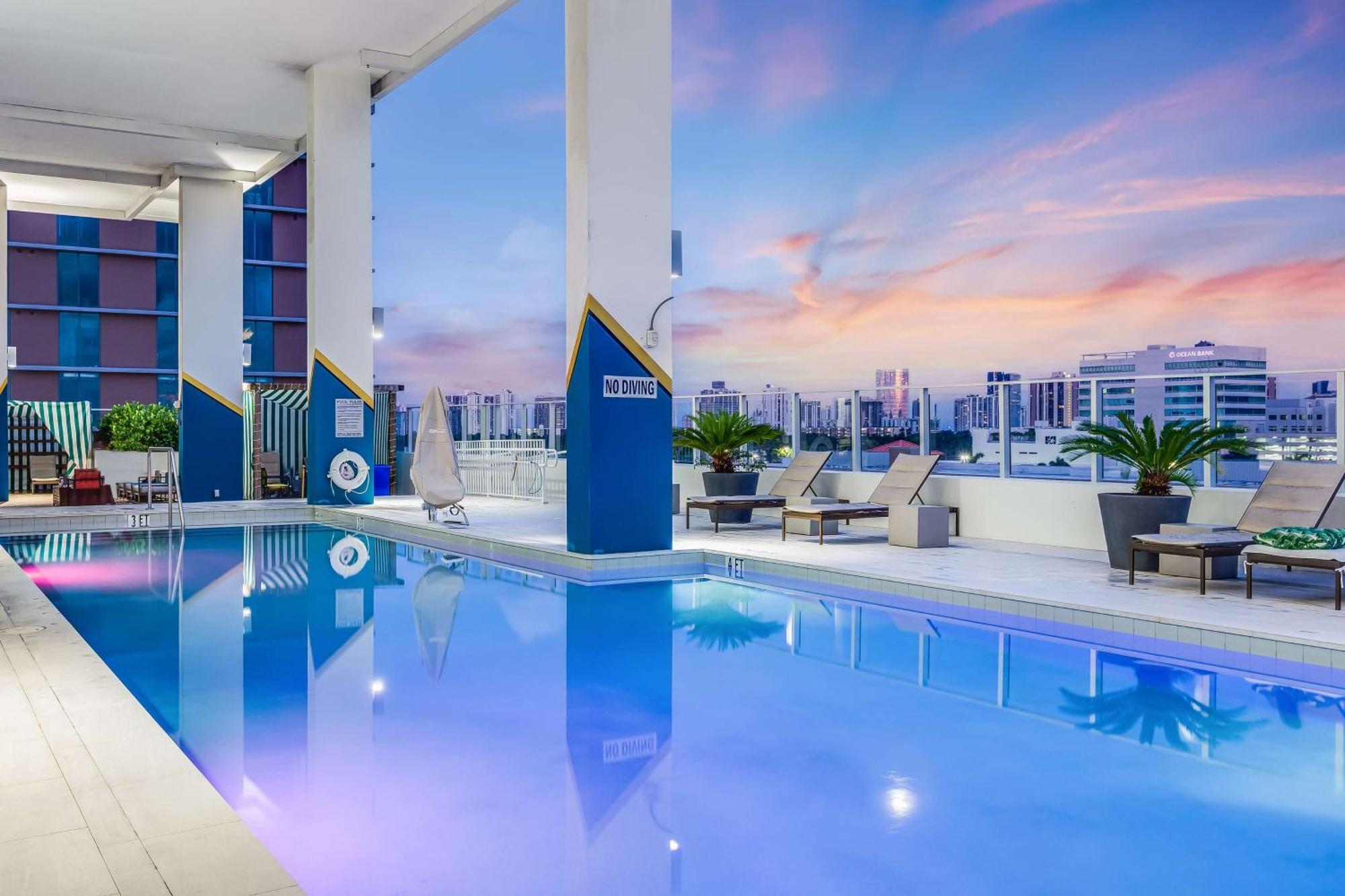 Serena Hotel Aventura Miami, Tapestry Collection By Hilton Luaran gambar